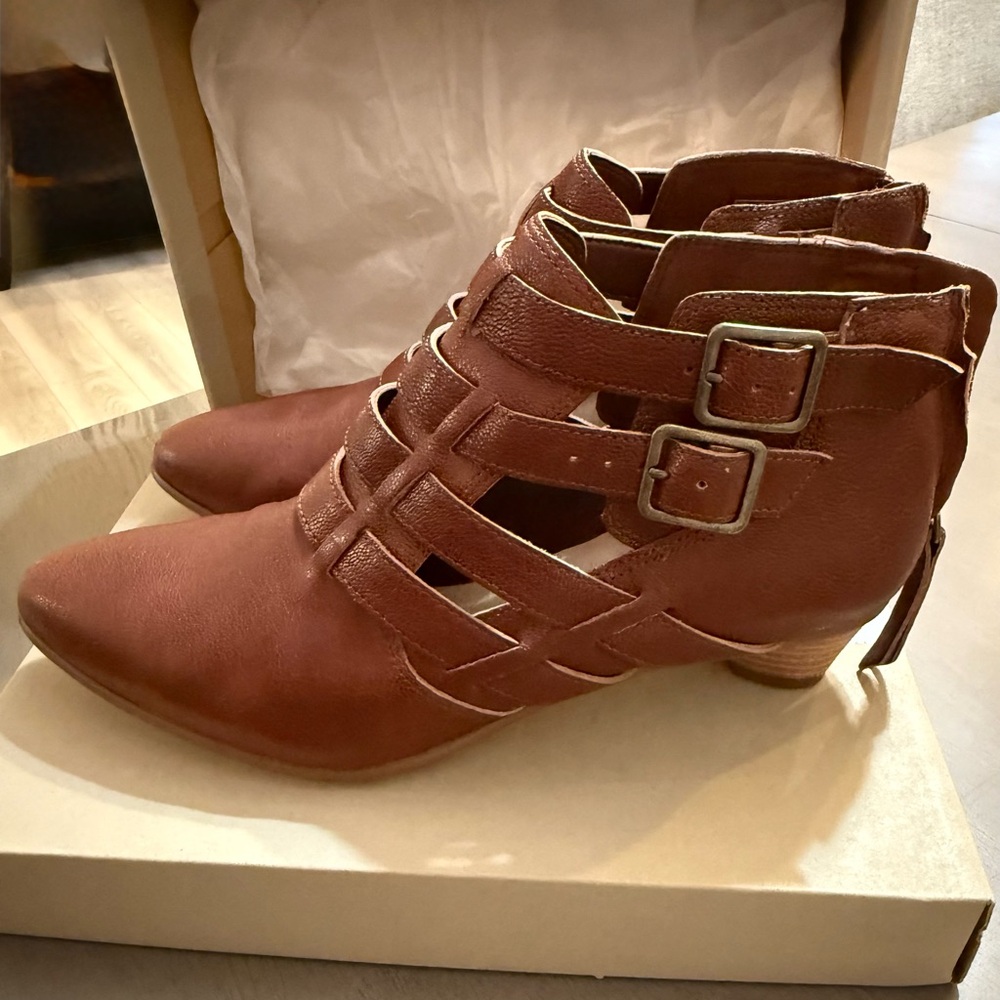 Clark’s Mena Poppy Boots (new with box!)